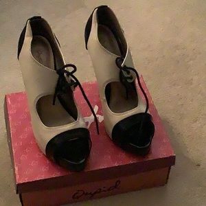 7 ivory & black heels